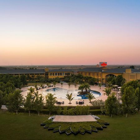 Hawthorn Suites By Wyndham Dwarka Екстериор снимка