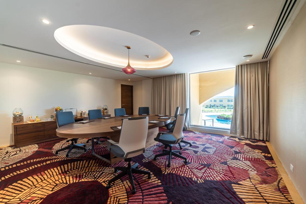 Hawthorn Suites By Wyndham Dwarka Екстериор снимка