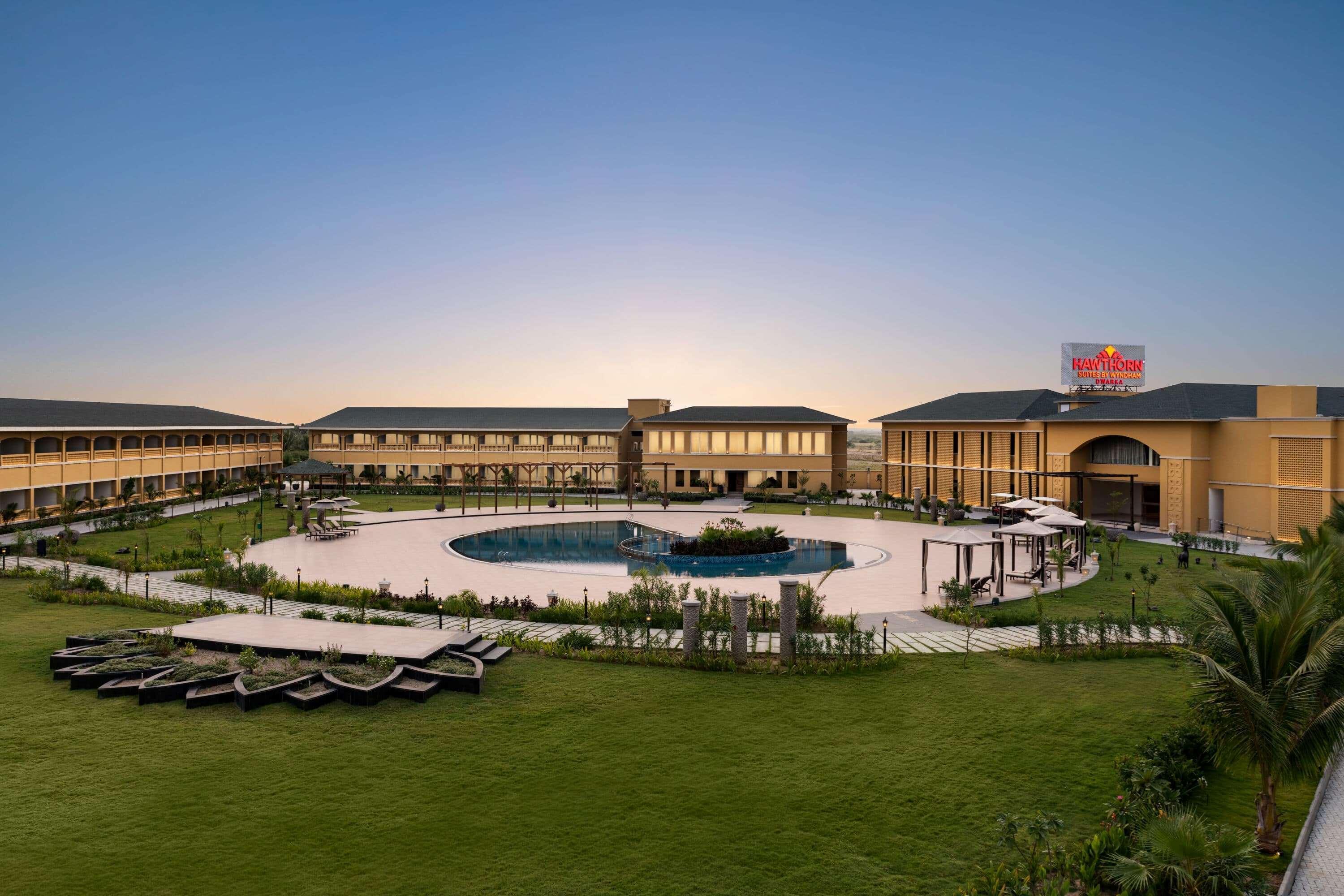 Hawthorn Suites By Wyndham Dwarka Екстериор снимка