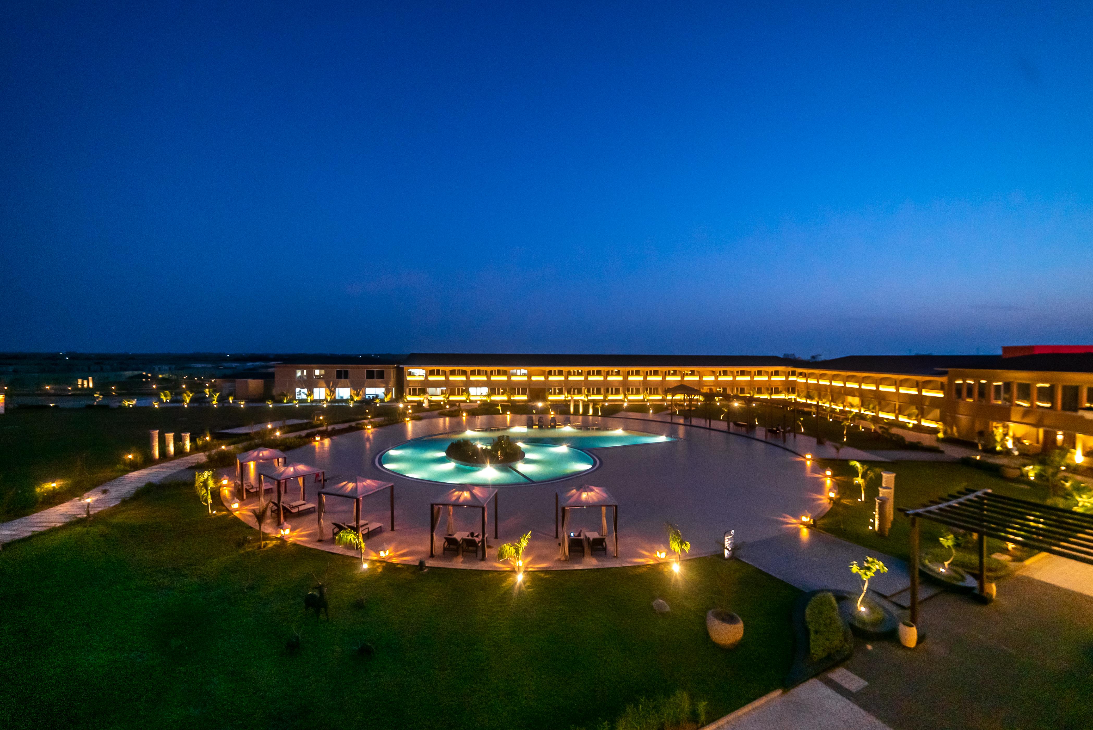 Hawthorn Suites By Wyndham Dwarka Екстериор снимка