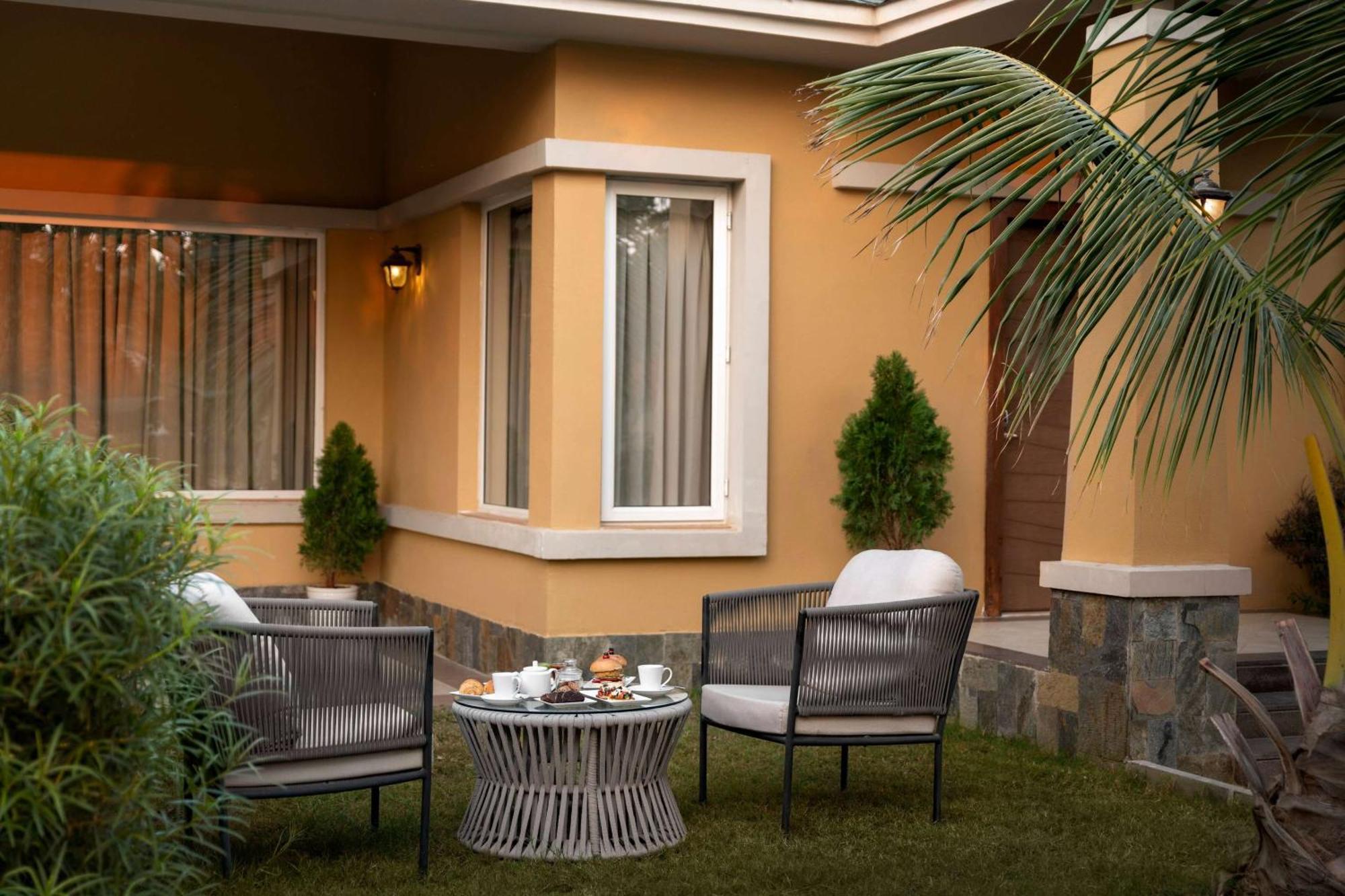 Hawthorn Suites By Wyndham Dwarka Екстериор снимка