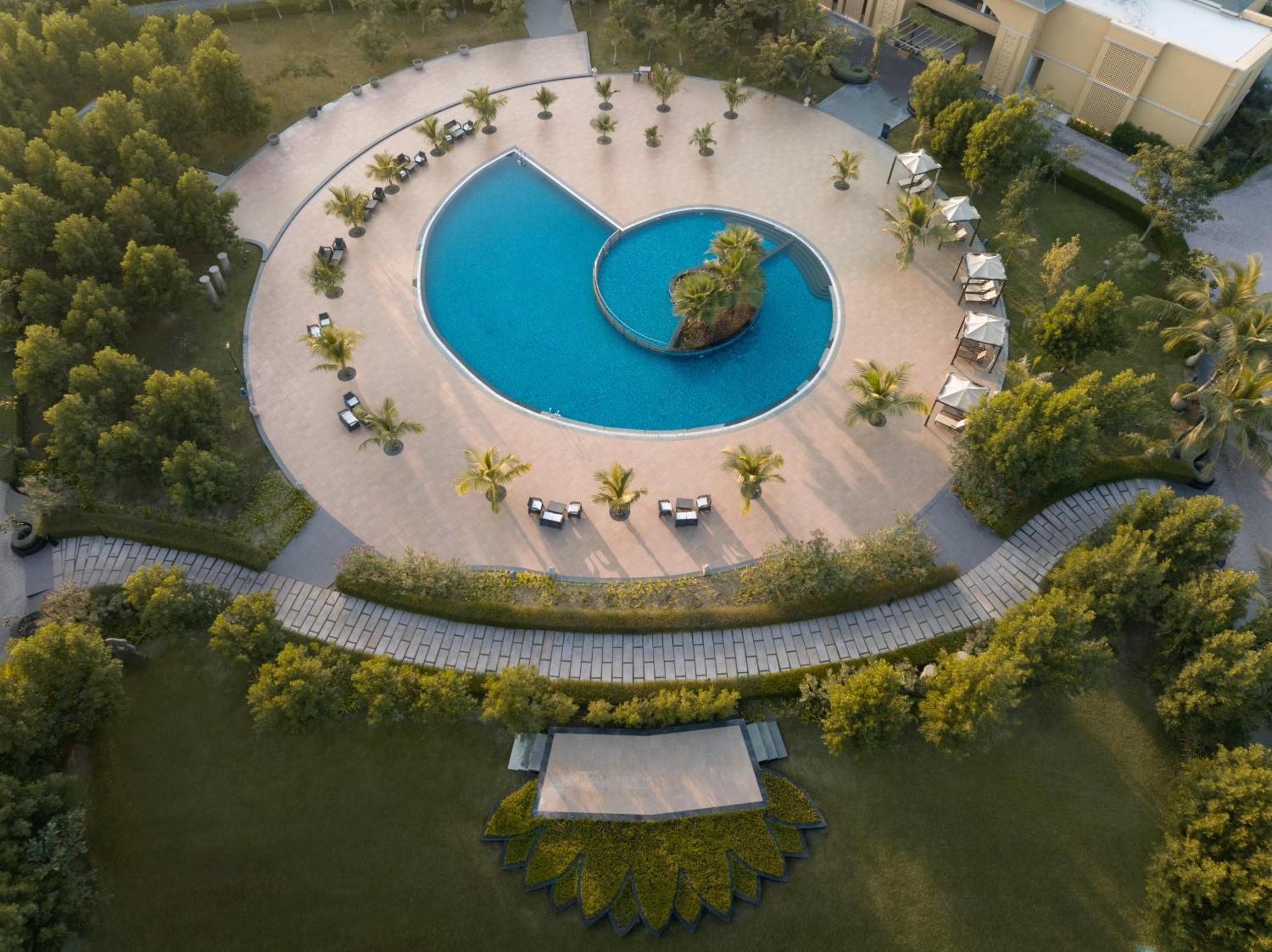 Hawthorn Suites By Wyndham Dwarka Екстериор снимка