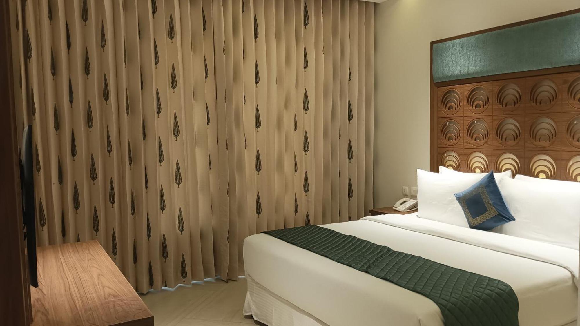 Hawthorn Suites By Wyndham Dwarka Екстериор снимка